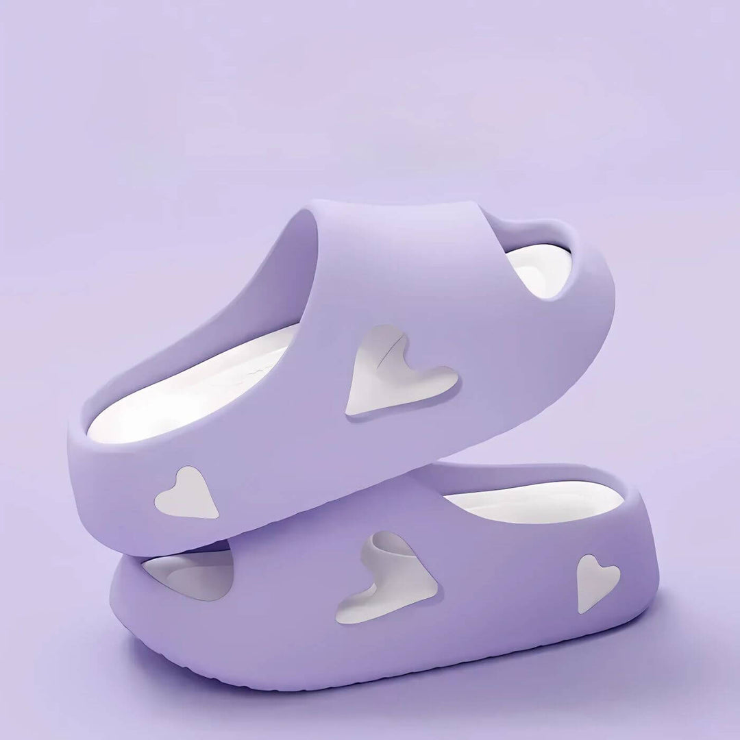 Amora™ - Flip flops med hul hjerte-design og skyfølelse