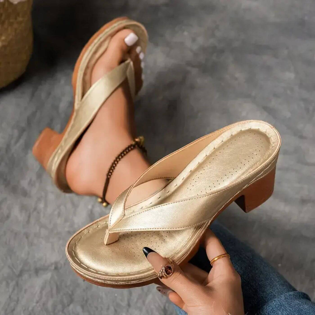 Cecilie™- Åpne Tåsandaler med Hæl og Flip Flop Design