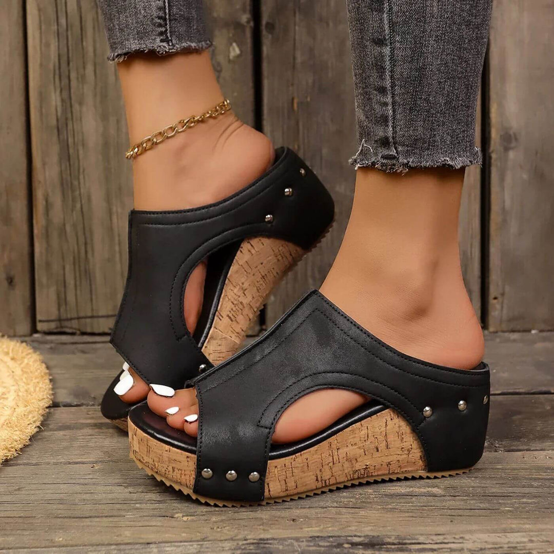 Natalie™- Komfortable Sandaler med Kilehæl og Nagledetaljer
