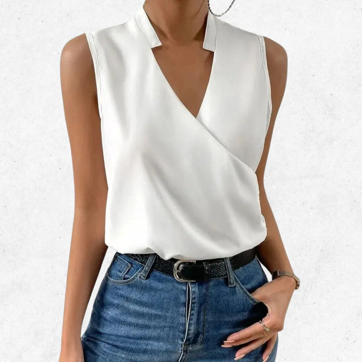 Olivia™ – Klassisk Ermeløs Bluse med V-hals (1+1 GRATIS)