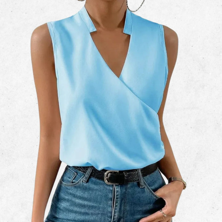 Olivia™ – Klassisk Ermeløs Bluse med V-hals (1+1 GRATIS)