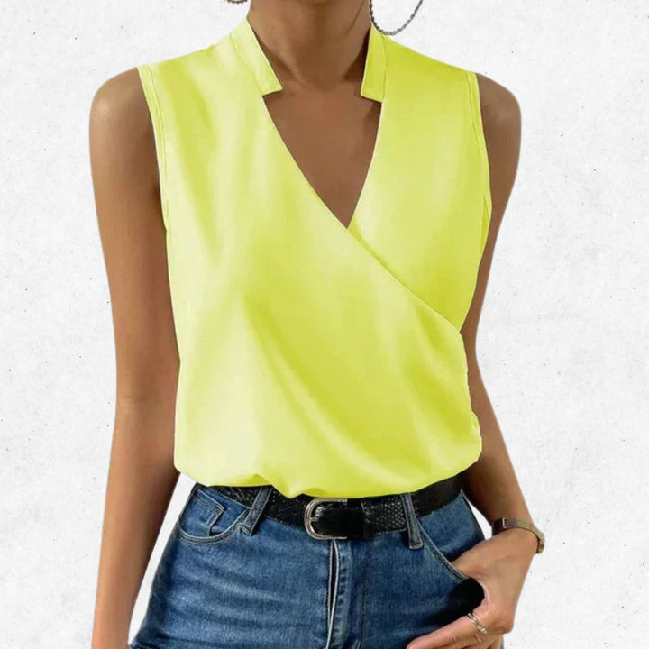 Olivia™ – Klassisk Ermeløs Bluse med V-hals (1+1 GRATIS)