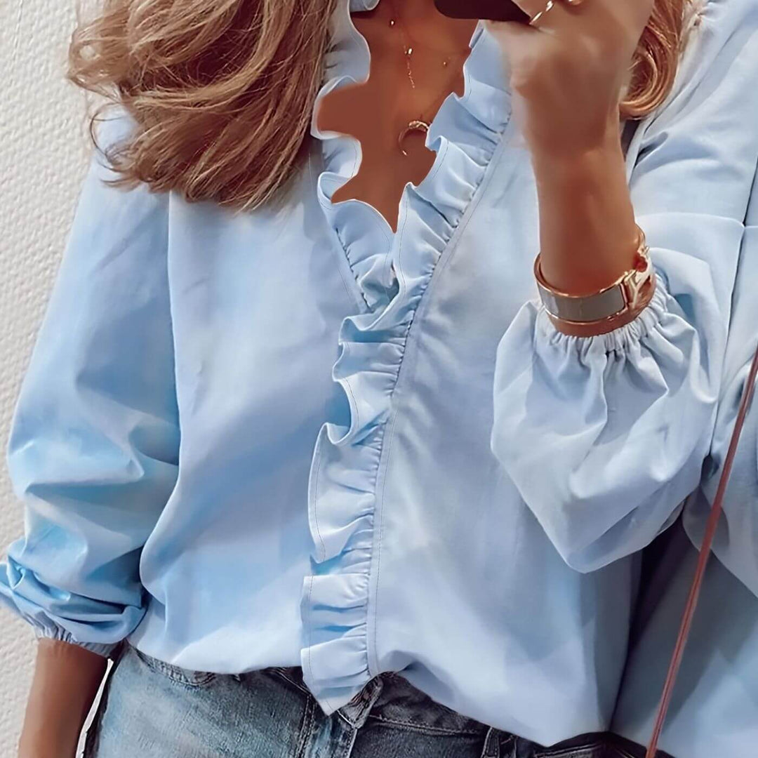 Thea™ – Elegant Rysjebluse med V-hals