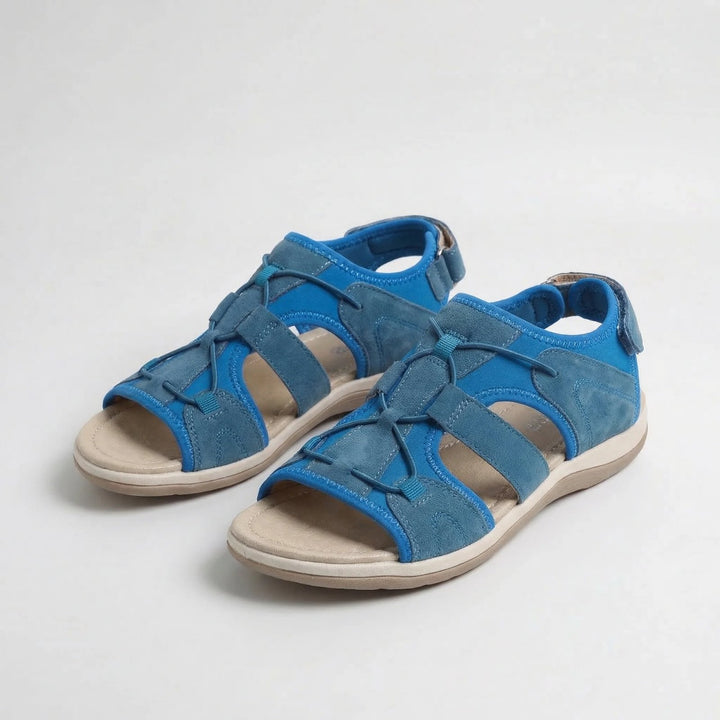 Petra™ – Ortopediske sandaler med brede bungee-snører og formet fotbed.