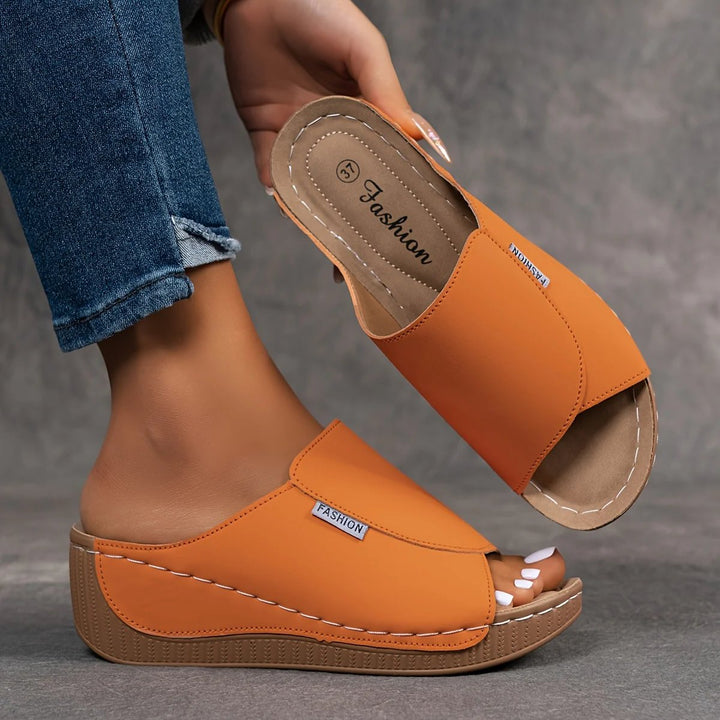 Julie™ – Polstret Bue Støtte Plattform Sandle.