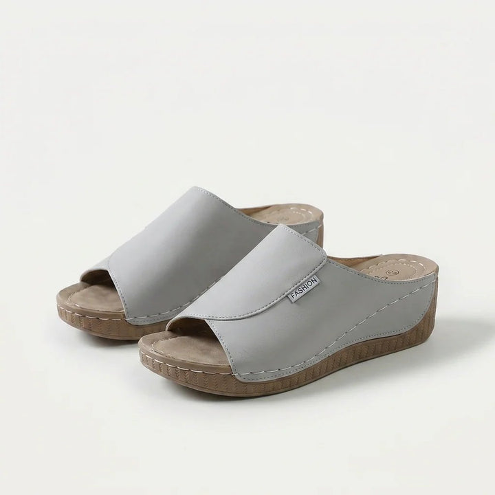 Julie™ – Polstret Bue Støtte Plattform Sandle.