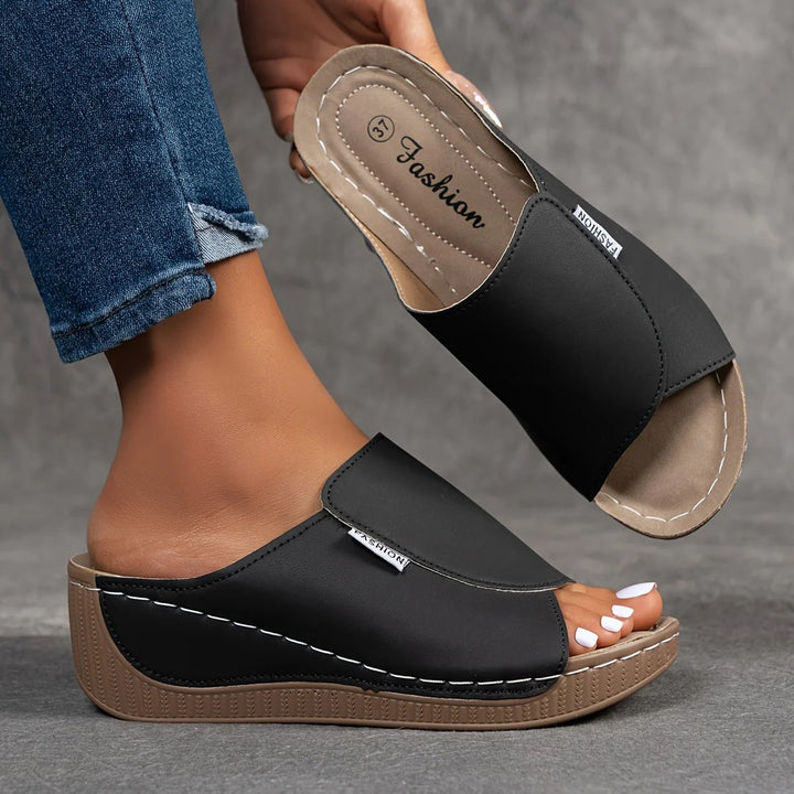 Julie™ – Polstret Bue Støtte Plattform Sandle.