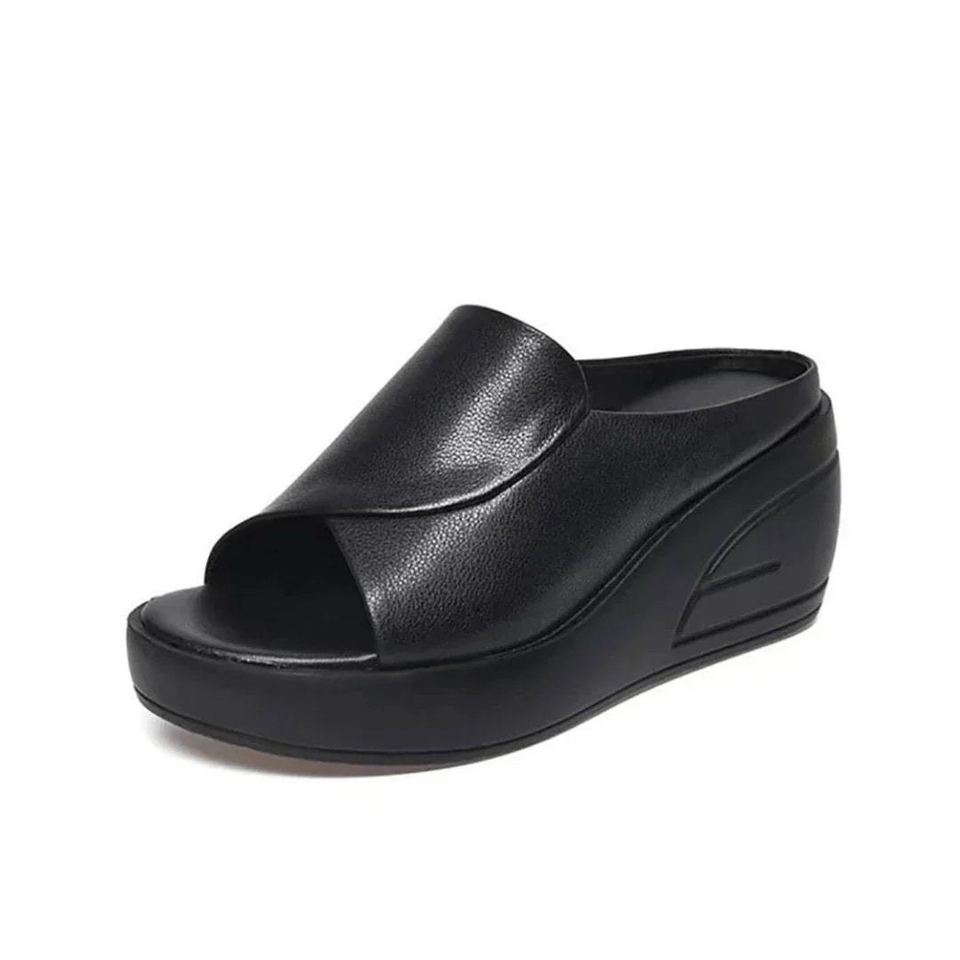 Brita™ – Ortopediske Slip-On Wedge Sandaler