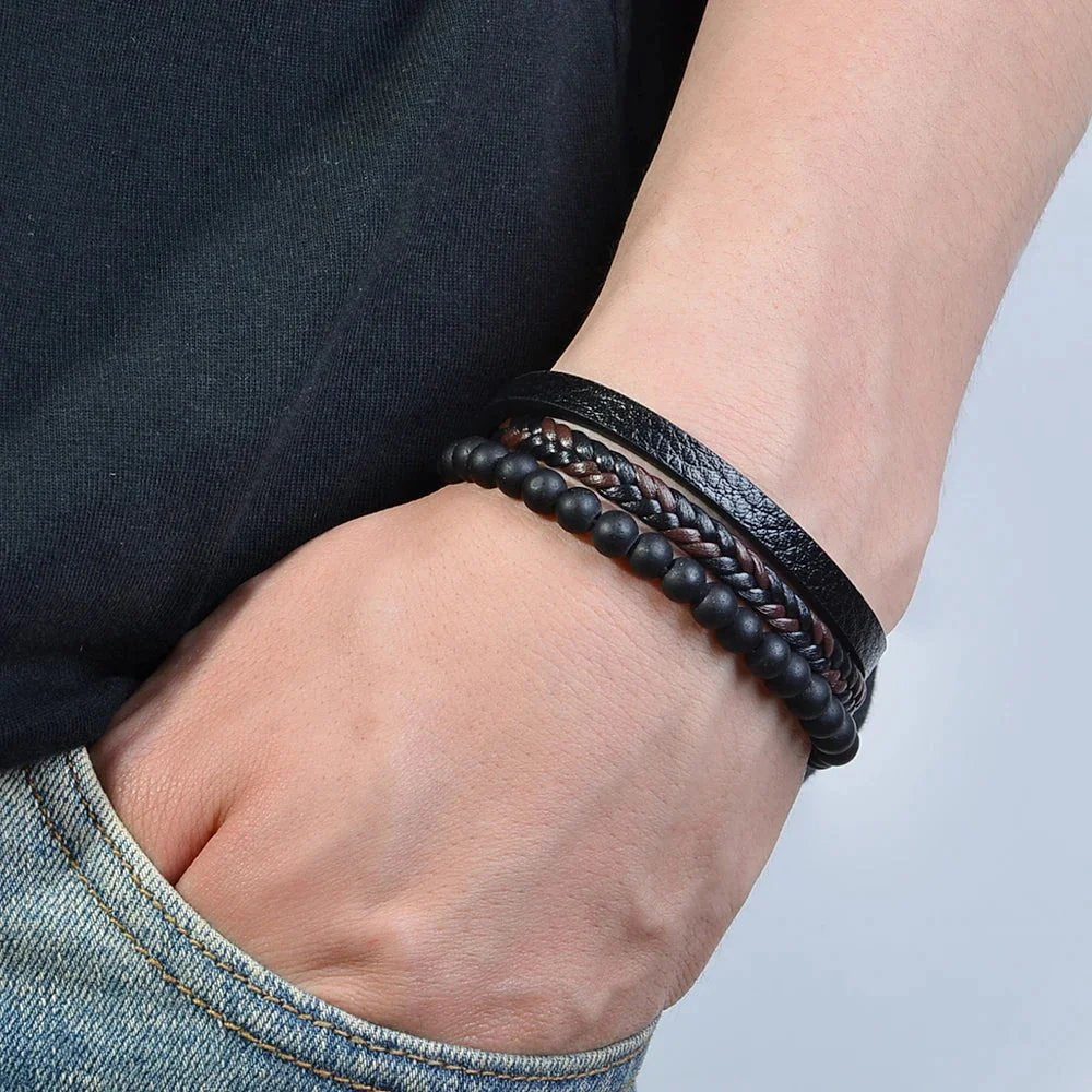 Nina™ – Sett med armbånd med flere strenger og perler