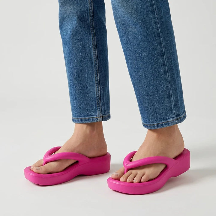 Aurelia™ – Polstrede Plattform Tanga Sandaler