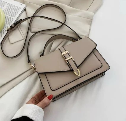 Dagmar™ – Spennefront Strukturert Crossbody Bag