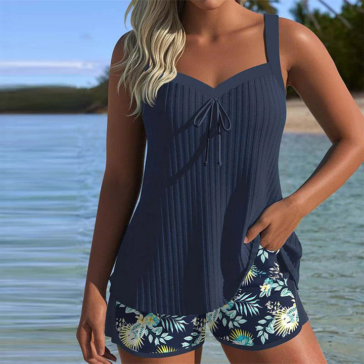 Kaja™ – Ribbet Tankini med Matchende Badebukser
