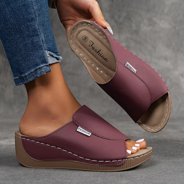 Julie™ – Polstret Bue Støtte Plattform Sandle.