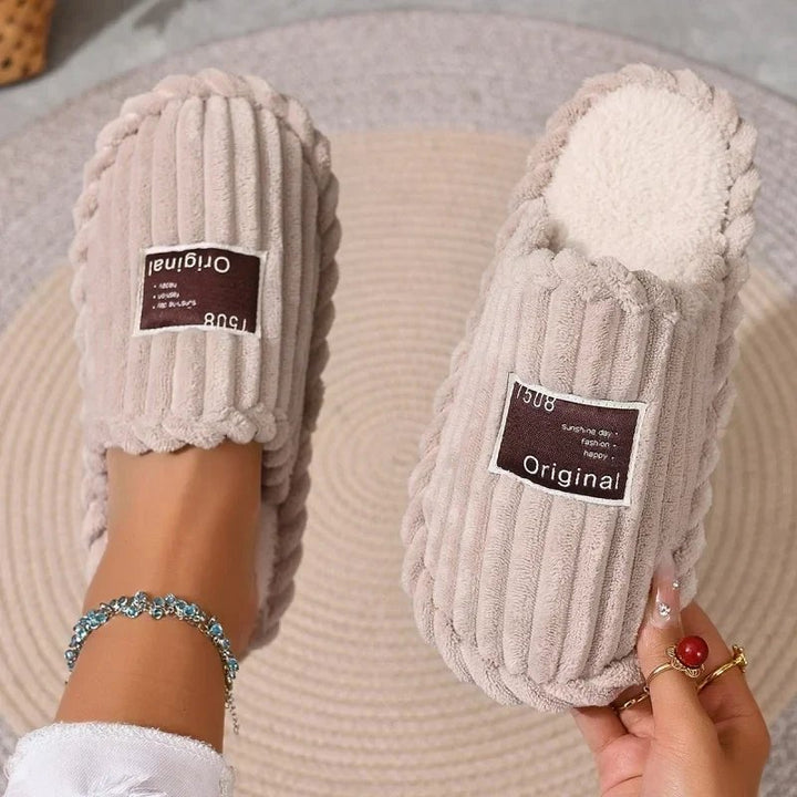 Elva™ – Ribbete Plysj Polstrede Slip-On Tøfler
