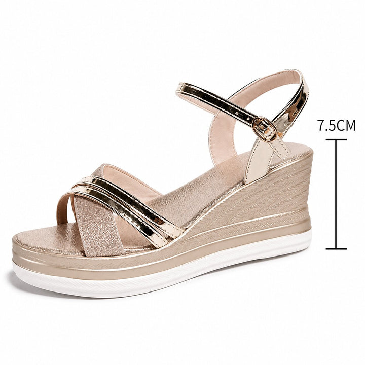 Kira™ – Skinnende Stropp Wedge Sandaler