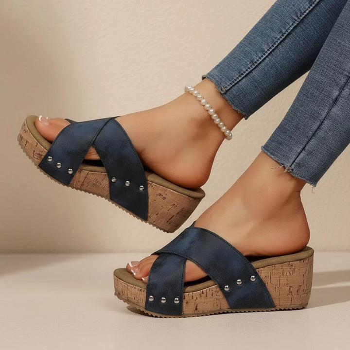 Jonna™ – Spiked Krysstrap Platå Sandaler