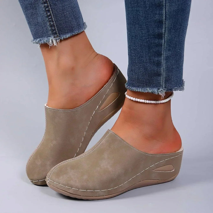 Janne™ – Ortopediske Bue Støttende Slip-On Muler