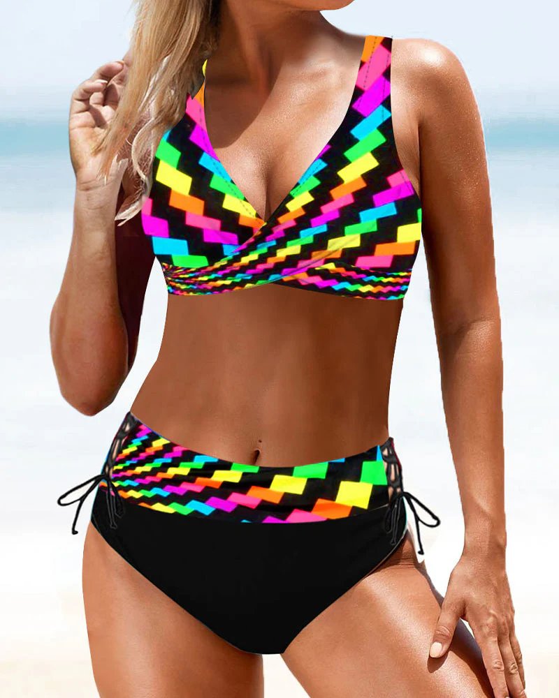 Rosa™ – Fargerik Twist-Front Bikini Sett