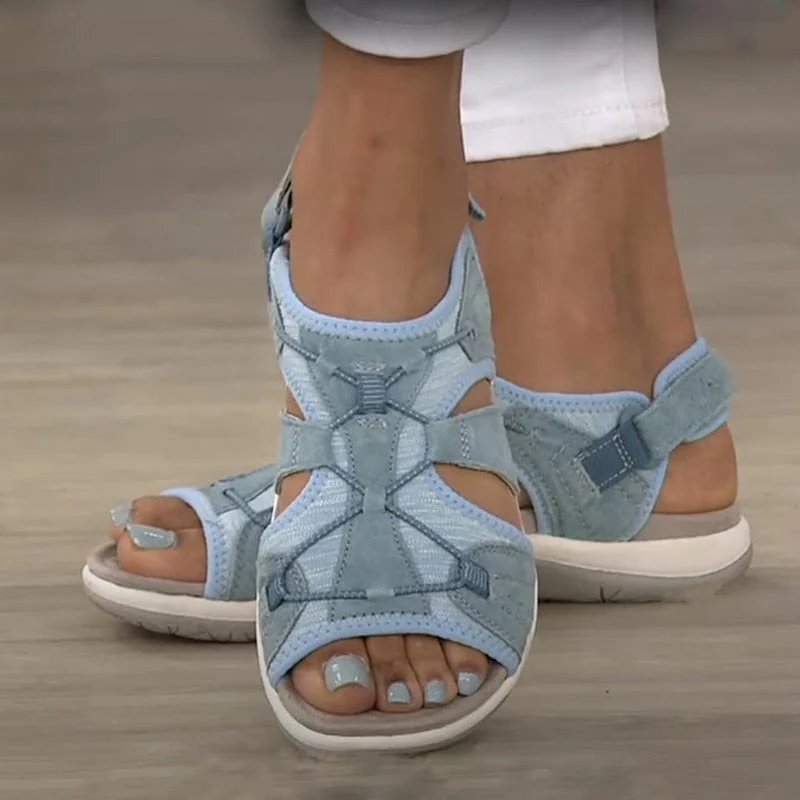 Petra™ – Ortopediske sandaler med brede bungee-snører og formet fotbed.