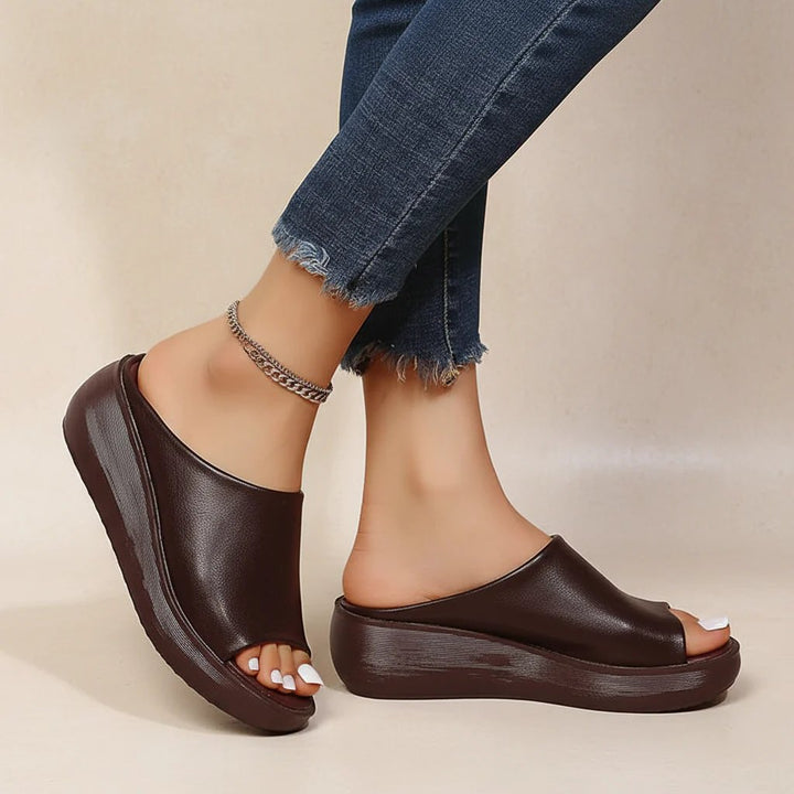 Gry™ – Ortopediske plattform sandaler med slip-on design
