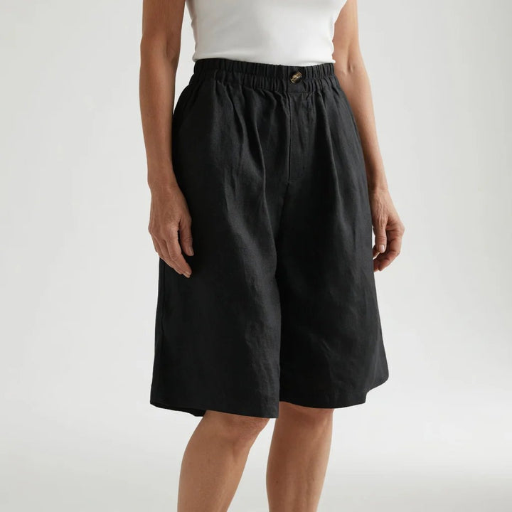 Trine™ – Vidbenet elastisk liv sommershorts