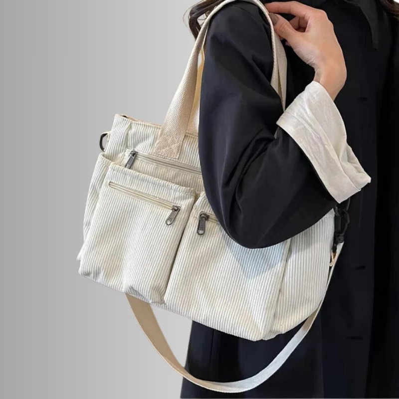Camilla™ – Ribbete Multilomme Skulderveske