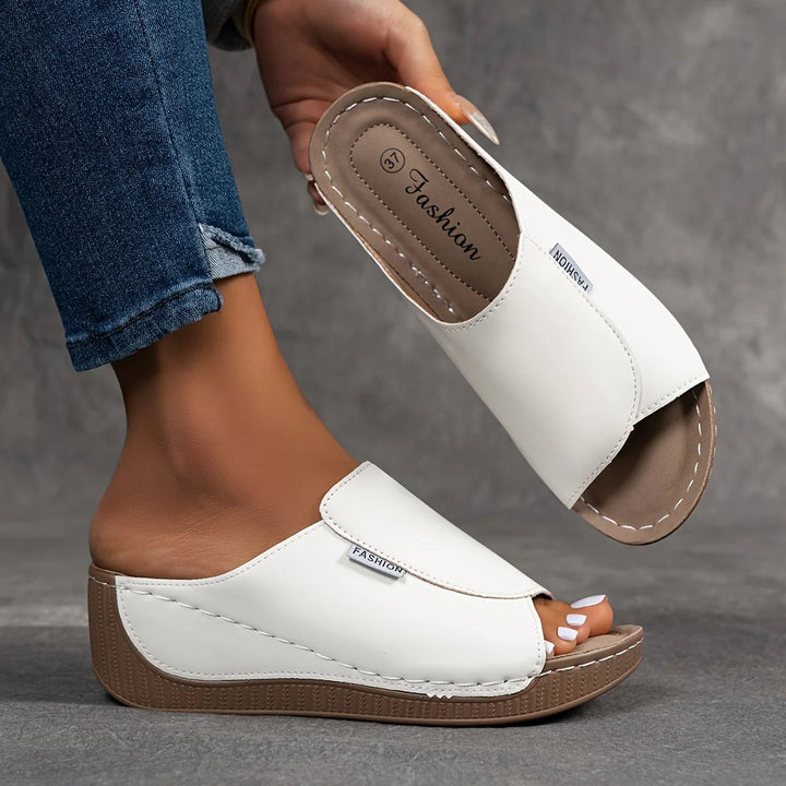 Julie™ – Polstret Bue Støtte Plattform Sandle.