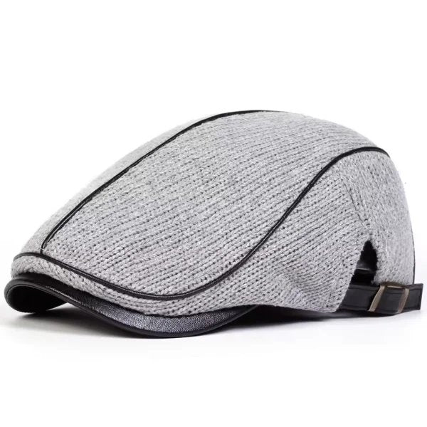 Nelly™ – Justerbar Strikket Flat Cap med Kontrastkant