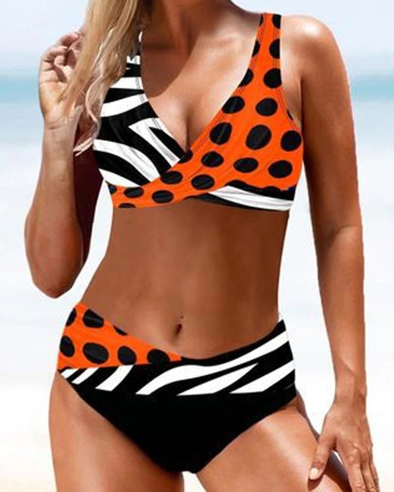 Rosa™ – Fargerik Twist-Front Bikini Sett