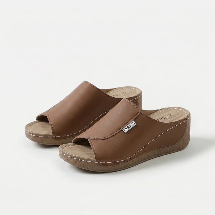Julie™ – Polstret Bue Støtte Plattform Sandle.