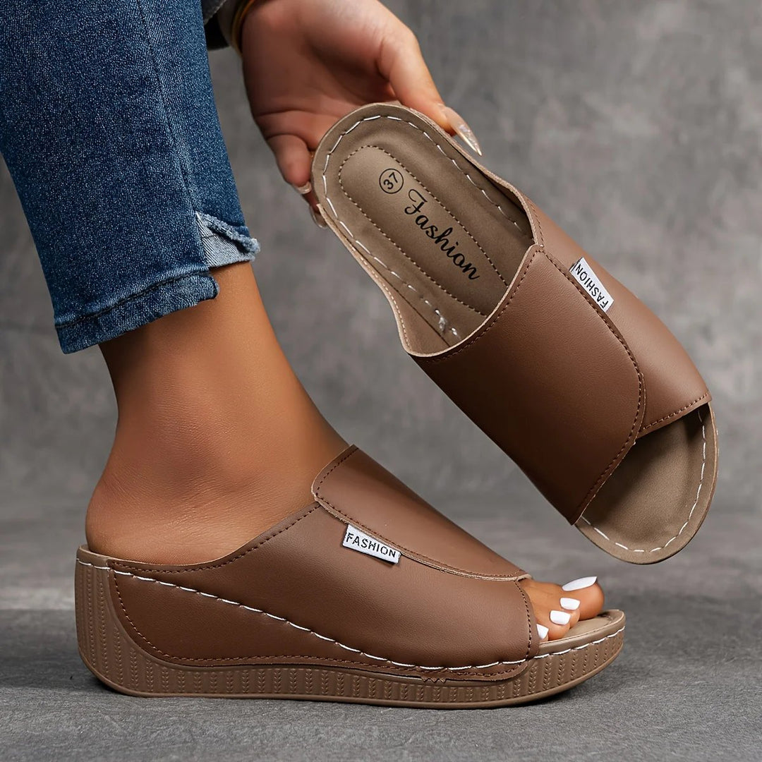 Julie™ – Polstret Bue Støtte Plattform Sandle.