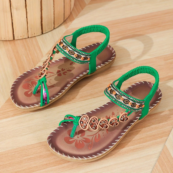Carina™ – Perlede T-stropp Polstrede Flate Sandaler