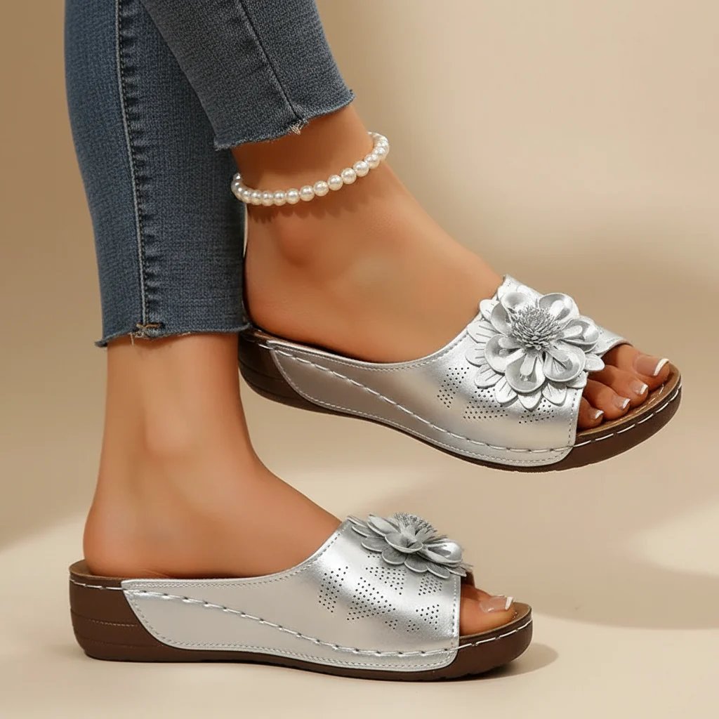 Nanna™ – Polstrede Sandaler med Blomsterapplikasjon på Plateform