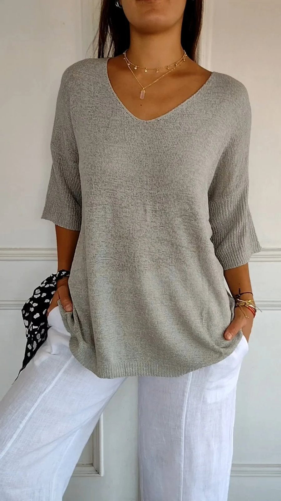 Sigrid™ – Lettstrikket V-hals Topp