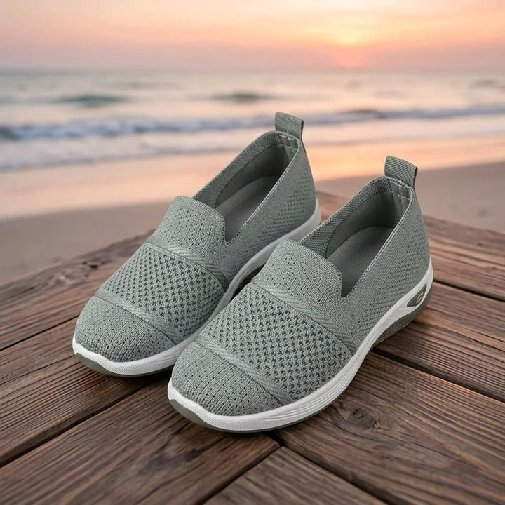 Anya™ – Ortopediske Slip-On Sneakers med Hæl- og Plantarstøtte