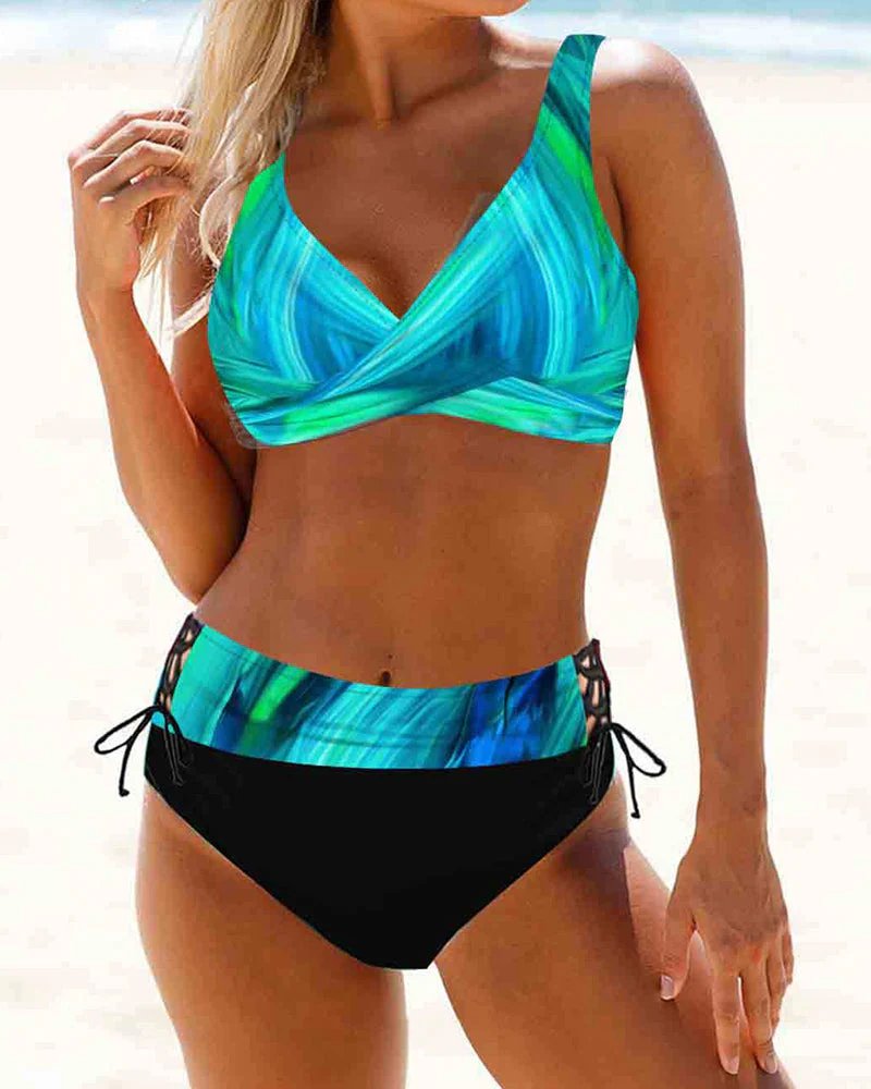 Rosa™ – Fargerik Twist-Front Bikini Sett