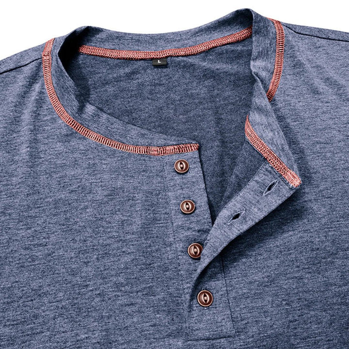 Tobias™ – T-skjorte med kontrastsøm og Henley-design